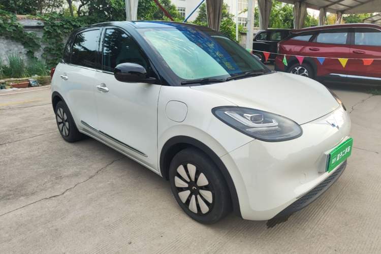 Used Wuling Bingo 2023 203km Comfort Edition Front Right 45 Deg