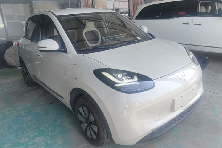 Used Wuling Bingo 2023 203km Comfort Edition Front Right 45 Deg