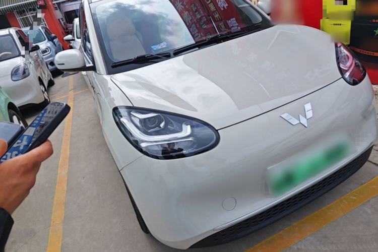 Used Wuling Bingo 2023 203km Light Edition Front Right 45 Deg