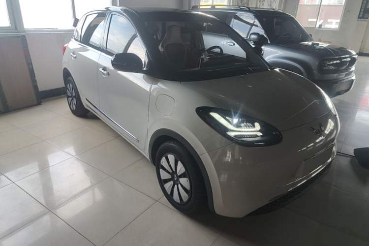 Used Wuling Bingo 2023 203km Comfort Edition Front Right 45 Deg