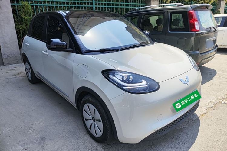 Used Wuling Bingo 2023 203km Light Edition Front Right 45 Deg