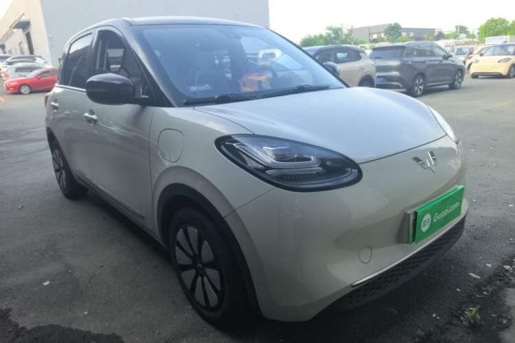 Used Wuling Bingo 2023 203km Comfort Edition Front Right 45 Deg