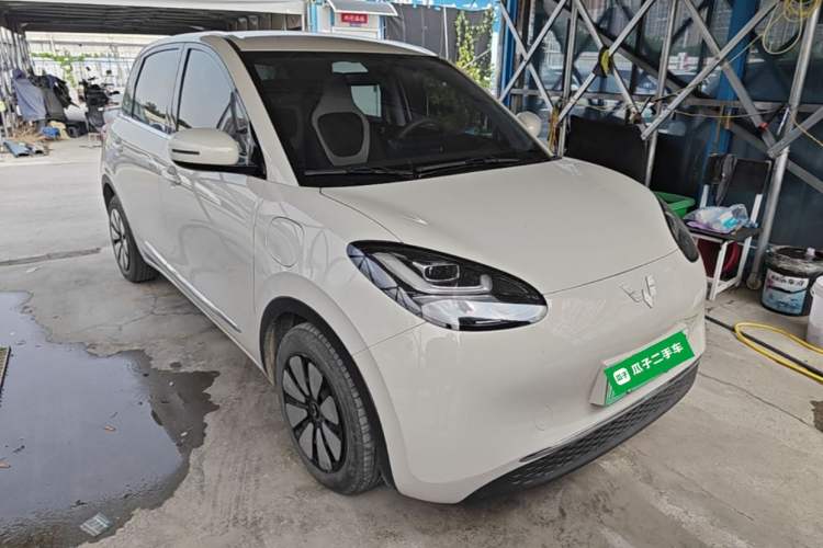 Used Wuling Bingo 2023 203km Comfort Edition Front Right 45 Deg