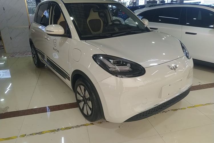 Used Wuling Bingo 2023 203km Comfort Edition Front Right 45 Deg