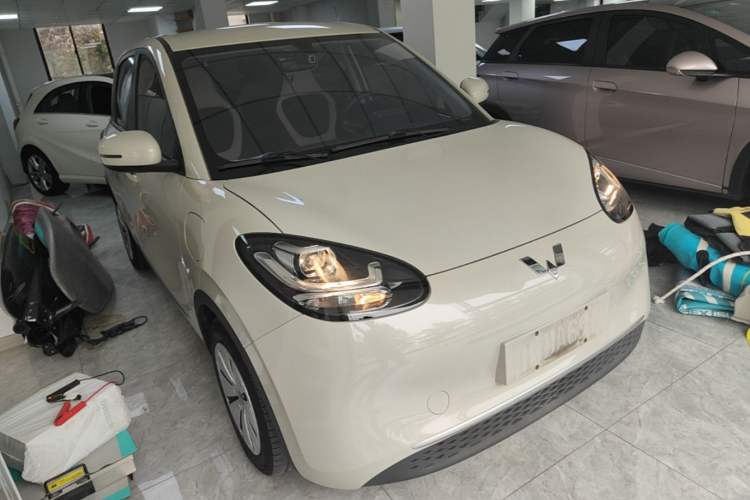 Used Wuling Bingo 2023 203km Light Edition Front Right 45 Deg
