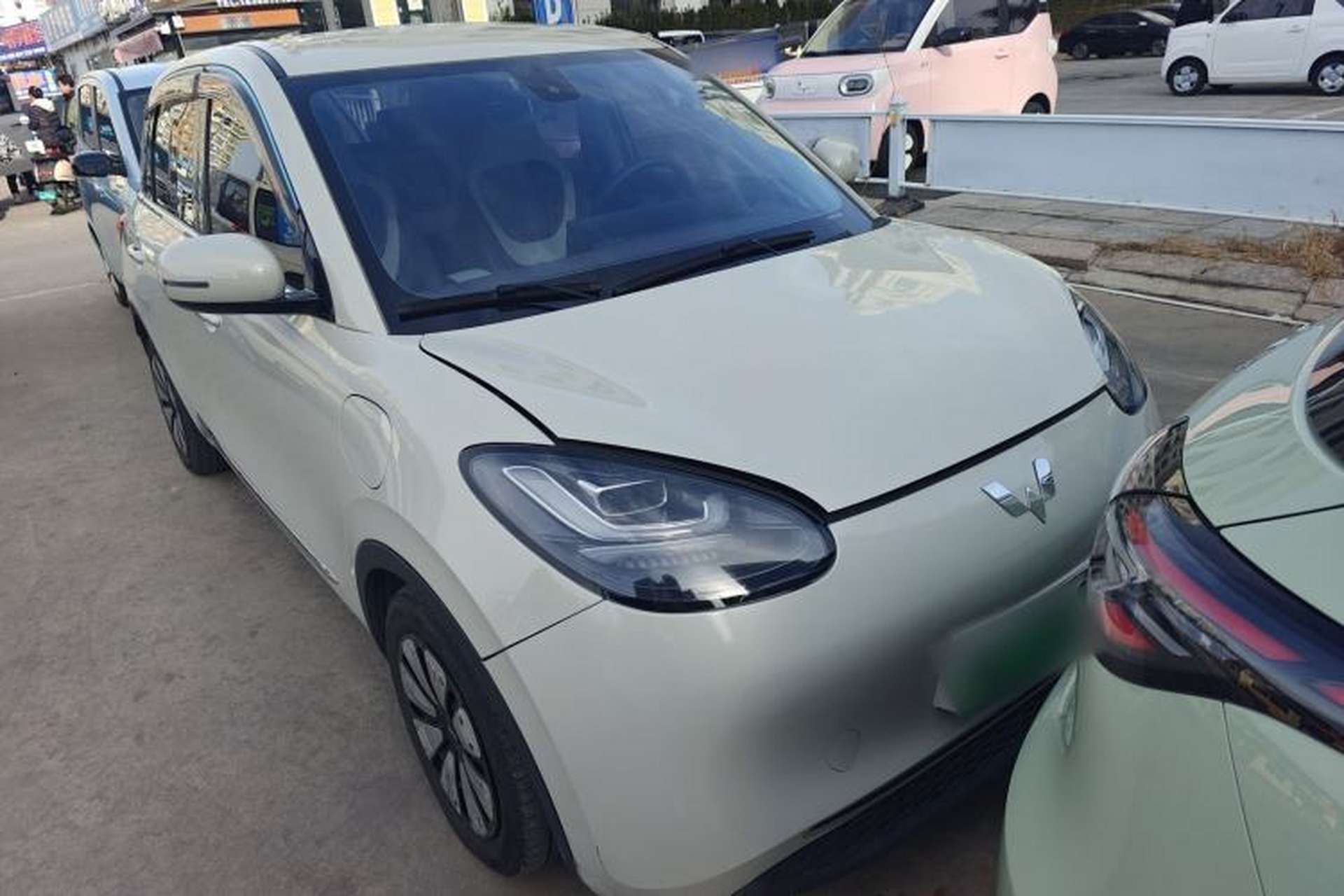 Used Wuling Bingo 2023 203km Light Edition Front Right 45 Deg
