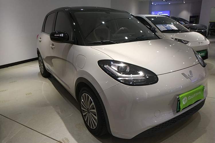 Used Wuling Bingo 2023 203km Light Edition Front Right 45 Deg