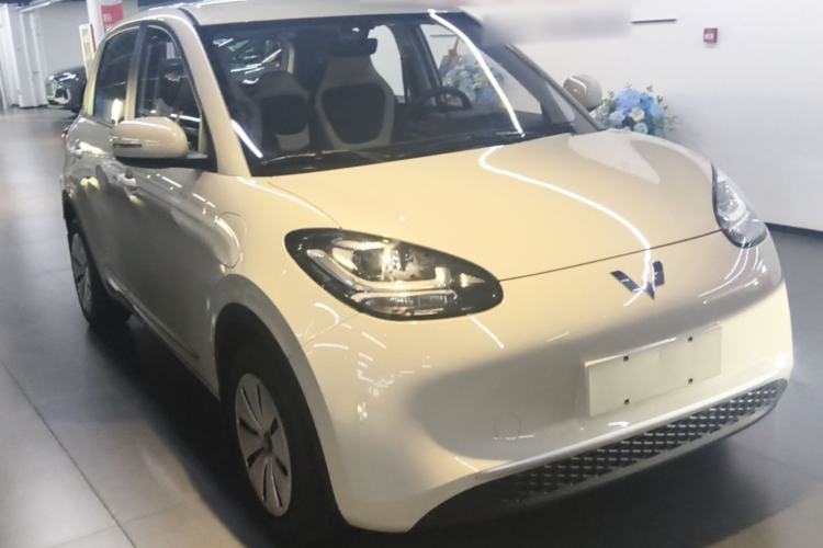 Used Wuling Bingo 2023 203km Light Edition Front Right 45 Deg