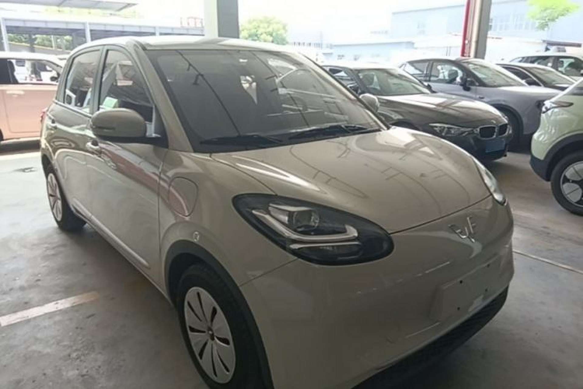 Used Wuling Bingo 2023 203km Light Edition Front Right 45 Deg