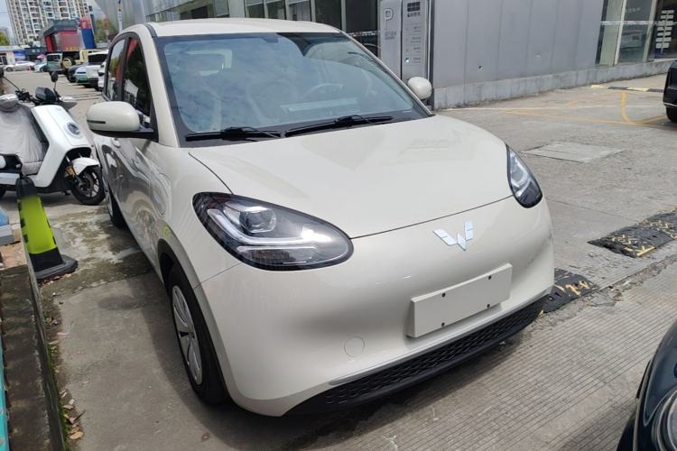 Used Wuling Bingo 2023 333 km Fast-Share Version Front Right 45 Deg