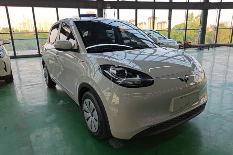 Used Wuling Bingo 2023 203km Light Edition Front Right 45 Deg