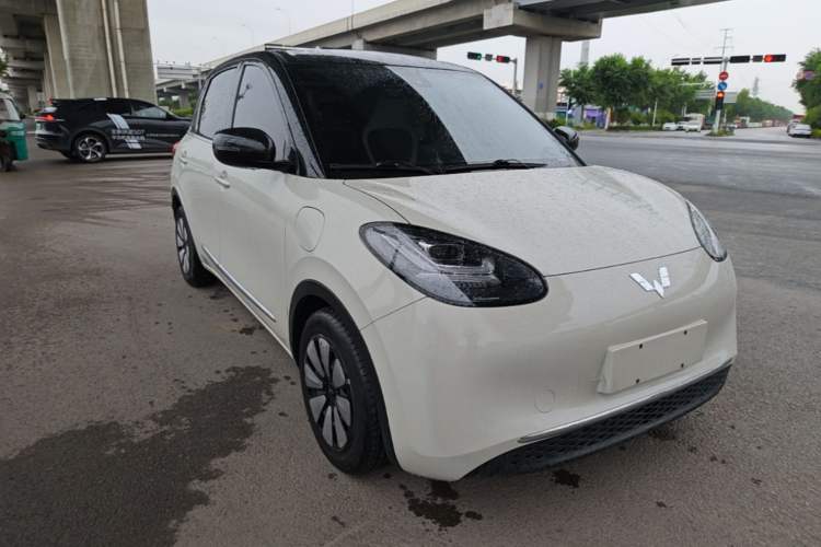 Used Wuling Bingo 2023 203km Comfort Edition Front Right 45 Deg