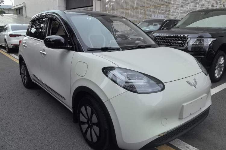 Used Wuling Bingo 2023 203km Comfort Edition Front Right 45 Deg