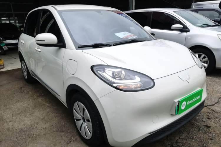 Used Wuling Bingo 2023 203km Light Edition Front Right 45 Deg