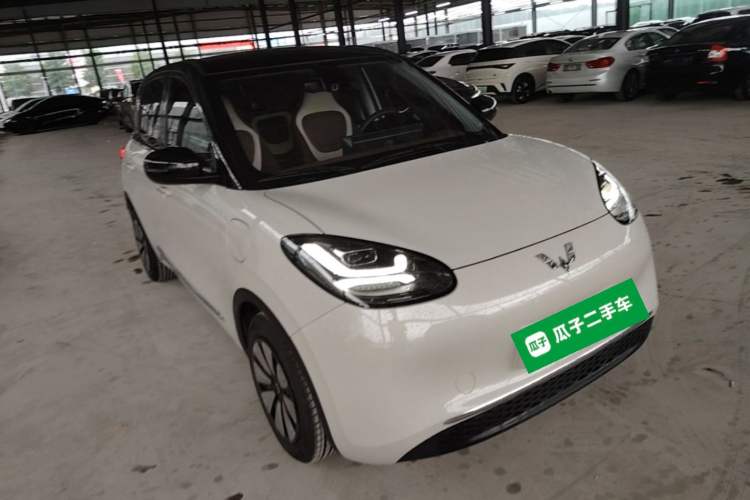 Used Wuling Bingo 2023 203km Comfort Edition Front Right 45 Deg