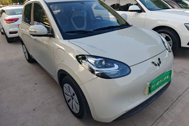 Used Wuling Bingo 2023 203km Light Edition Front Right 45 Deg