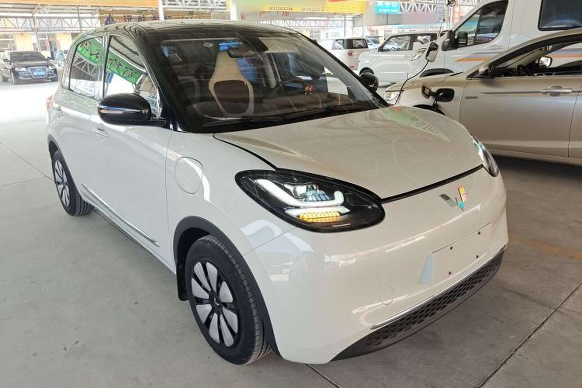 Used Wuling Bingo 2023 333 km Lingxi Connected+ Version Front Right 45 Deg