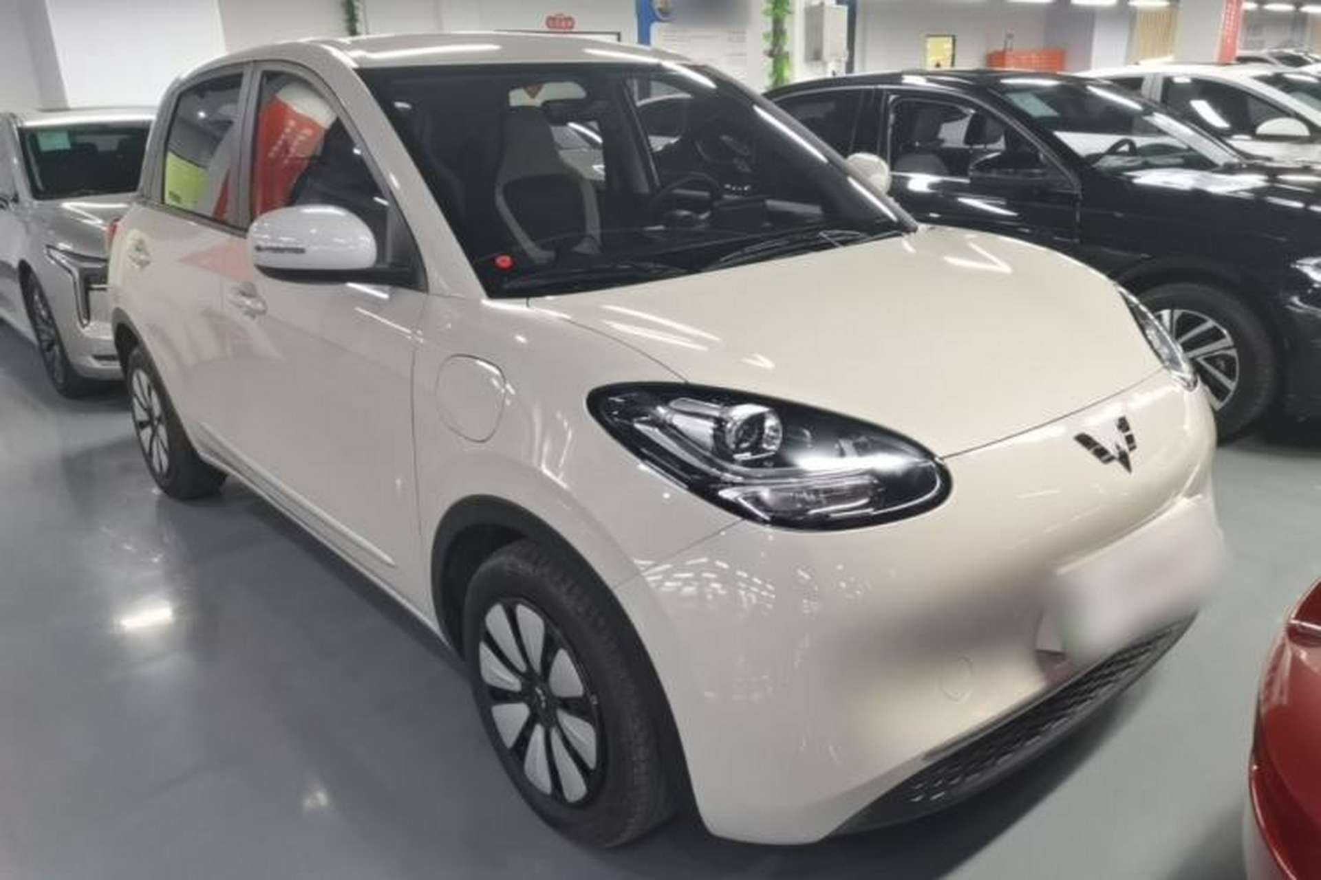 Used Wuling Bingo 2023 203km Light Edition Front Right 45 Deg