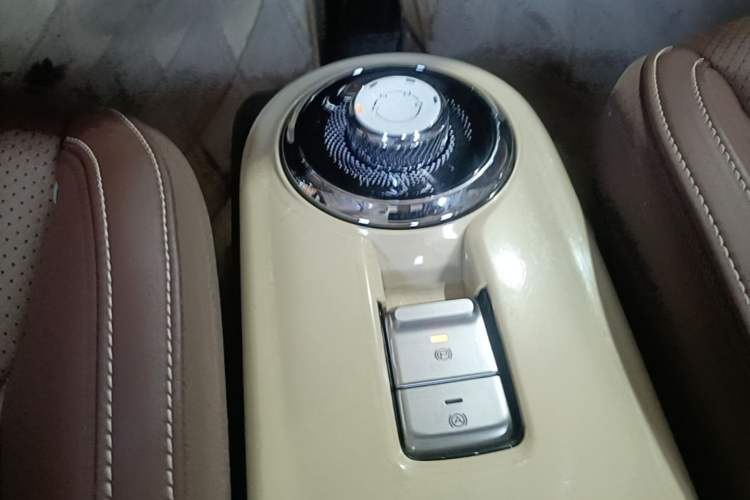 Used Wuling Bingo 2023 333 km Lingxi Connected Version Gear Lever