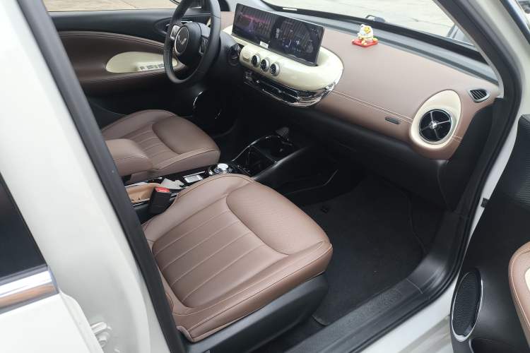 Used Wuling Bingo 2023 333 km Lingxi Connected Version Interior 10