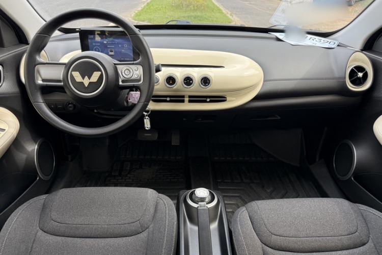 Used Wuling Bingo 2023 203km Light Edition Interior 2