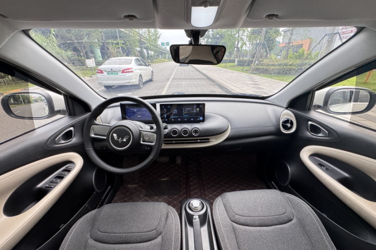 Used Wuling Bingo 2023 203km Light Edition Interior 3