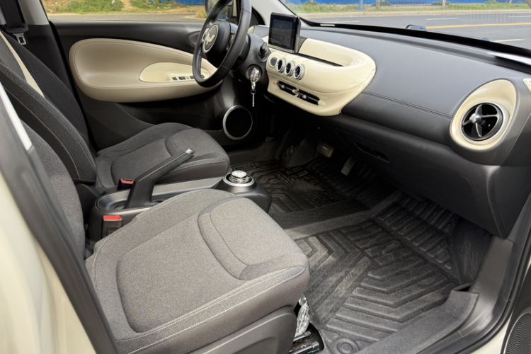 Used Wuling Bingo 2023 203km Light Edition Interior 5