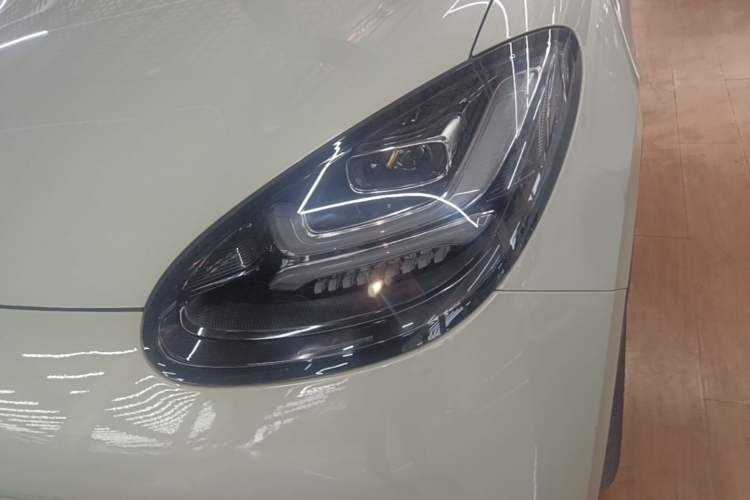 Used Wuling Bingo 2023 333 km Lingxi Connected Version Left Front Headlight
