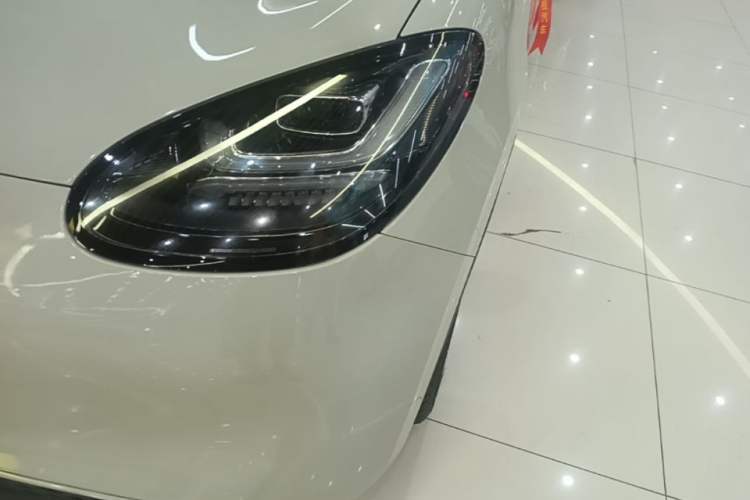 Used Wuling Bingo 2023 333 km Lingxi Connected Version Left Front Headlight