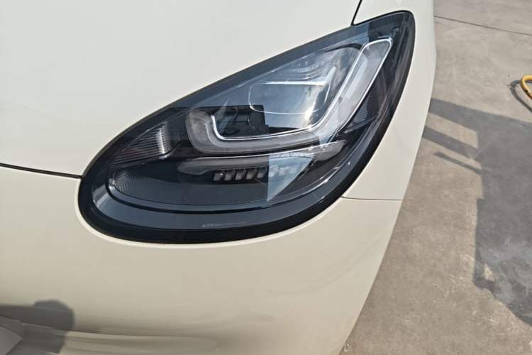 Used Wuling Bingo 2023 333 km Lingxi Connected Version Left Front Headlight