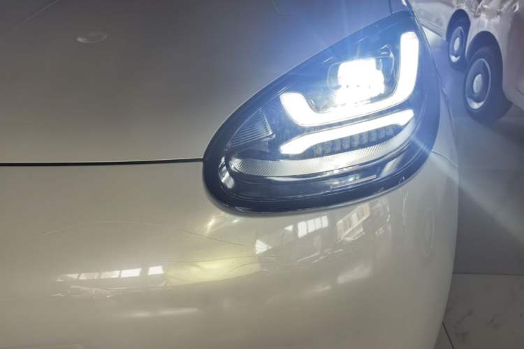 Used Wuling Bingo 2023 333 km Lingxi Connected Version Left Front Headlight