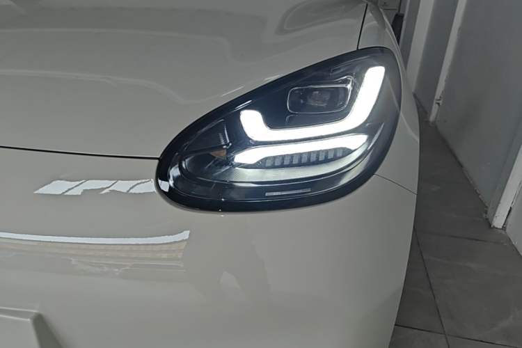 Used Wuling Bingo 2023 333 km Lingxi Connected Version Left Front Headlight