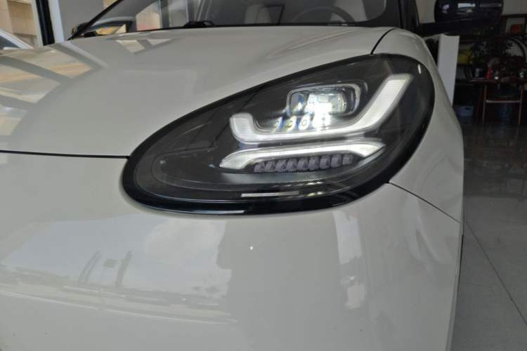 Used Wuling Bingo 2023 333 km Lingxi Connected Version Left Front Headlight