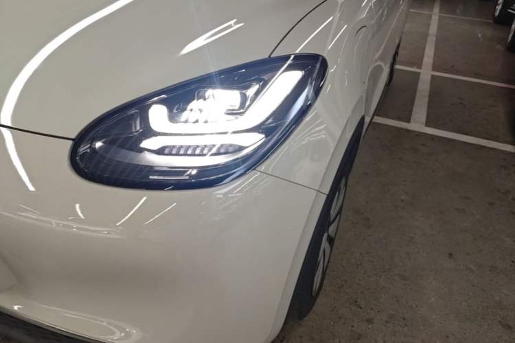Used Wuling Bingo 2023 333 km Lingxi Connected Version Left Front Headlight