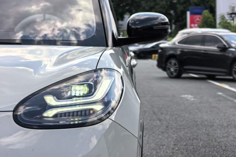 Used Wuling Bingo 2023 333 km Lingxi Connected Version Left Front Headlight