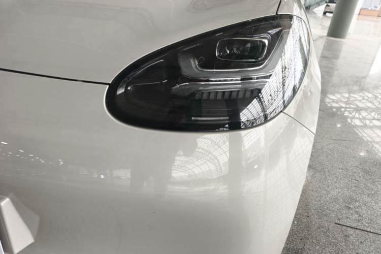 Used Wuling Bingo 2023 333 km Lingxi Connected Version Left Front Headlight