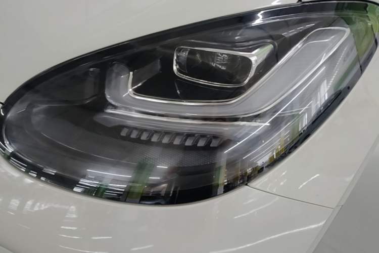 Used Wuling Bingo 2023 333 km Lingxi Connected Version Left Front Headlight