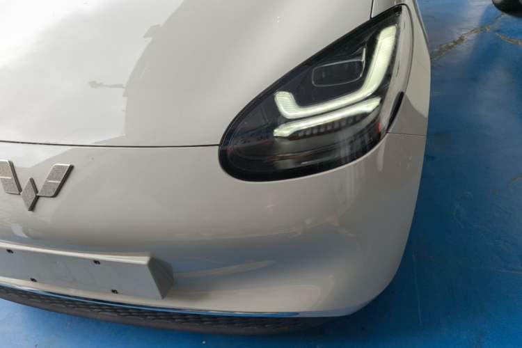 Used Wuling Bingo 2023 333 km Lingxi Connected Version Left Front Headlight