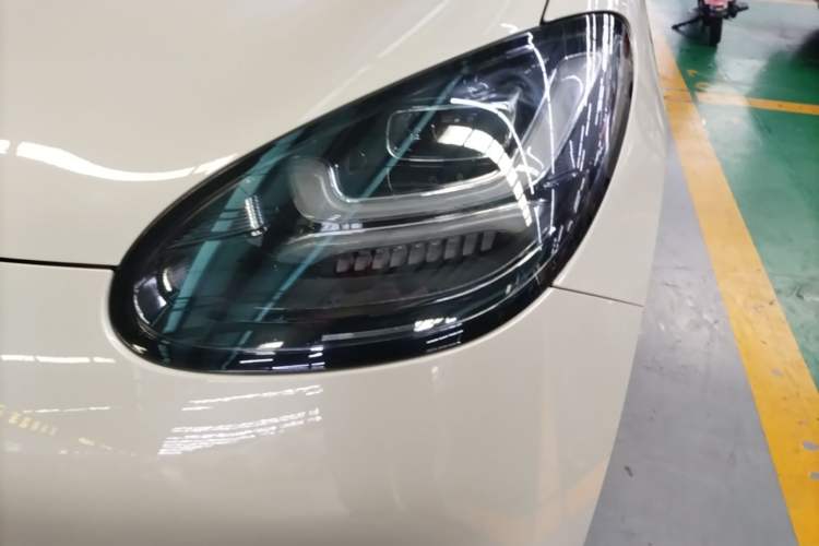 Used Wuling Bingo 2023 333 km Lingxi Connected Version Left Front Headlight