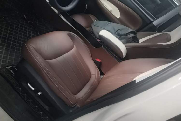 Used Wuling Bingo 2023 333 km Lingxi Connected+ Version Left Front Seat