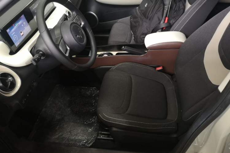 Used Wuling Bingo 2023 203km Light Edition Left Front Seat