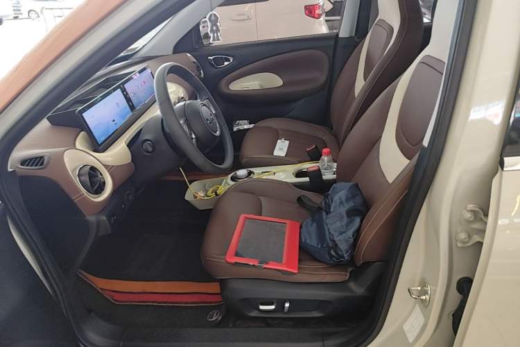 Used Wuling Bingo 2023 333 km Lingxi Connected Version Left Front Seat