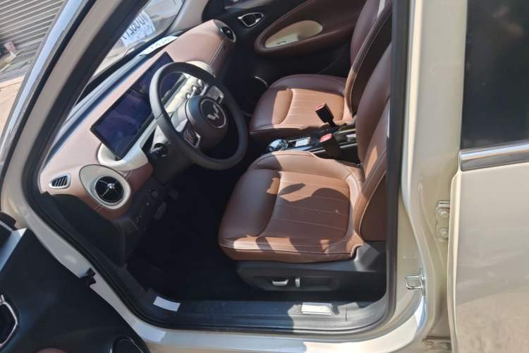 Used Wuling Bingo 2023 333 km Lingxi Connected+ Version Left Front Seat