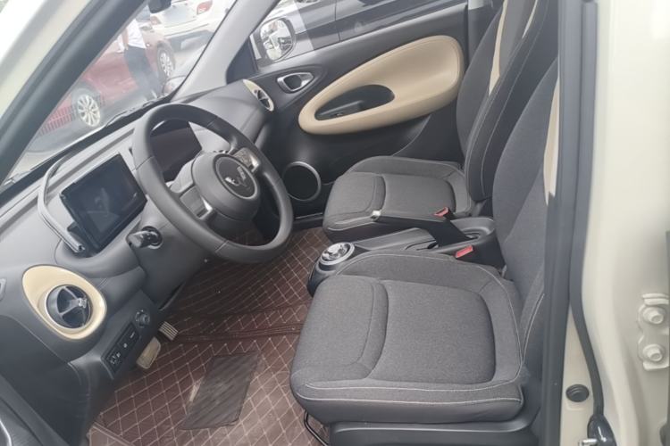 Used Wuling Bingo 2023 203km Light Edition Left Front Seat
