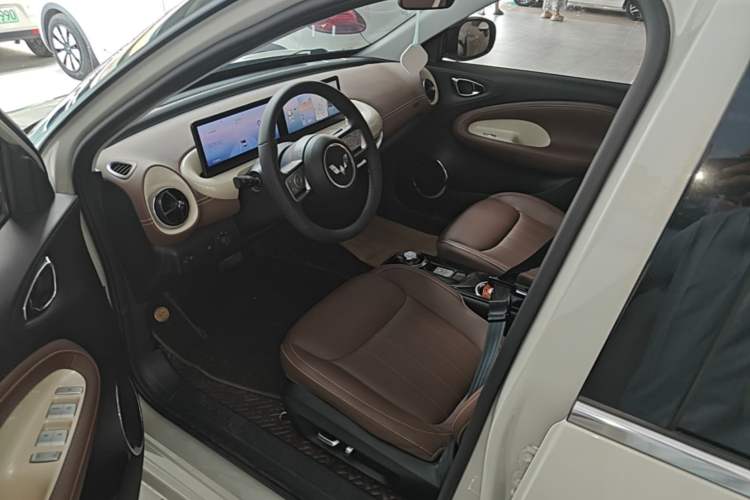 Used Wuling Bingo 2023 333 km Lingxi Connected Version Left Front Seat
