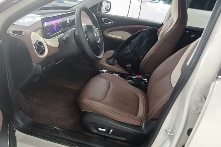 Used Wuling Bingo 2023 333 km Lingxi Connected+ Version Left Front Seat