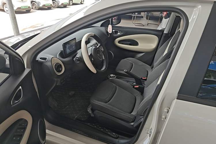 Used Wuling Bingo 2023 203km Light Edition Left Front Seat