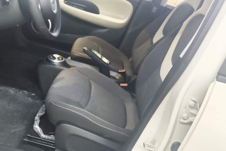Used Wuling Bingo 2023 203km Light Edition Left Front Seat