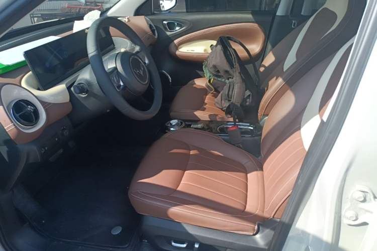 Used Wuling Bingo 2023 333 km Lingxi Connected+ Version Left Front Seat