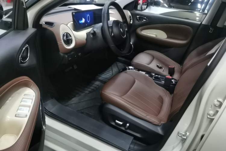 Used Wuling Bingo 2023 333 km Lingxi Connected+ Version Left Front Seat